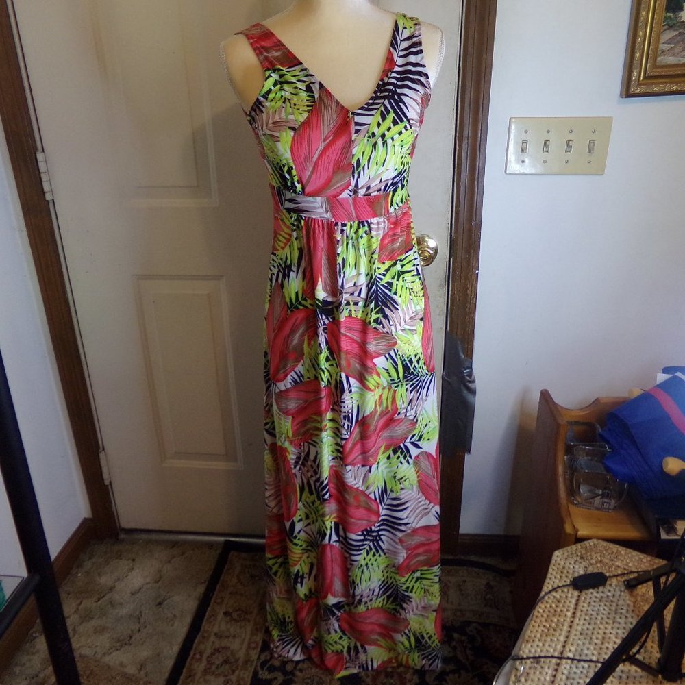 Women's V Neck Maxi Dress Size M by West/Loop